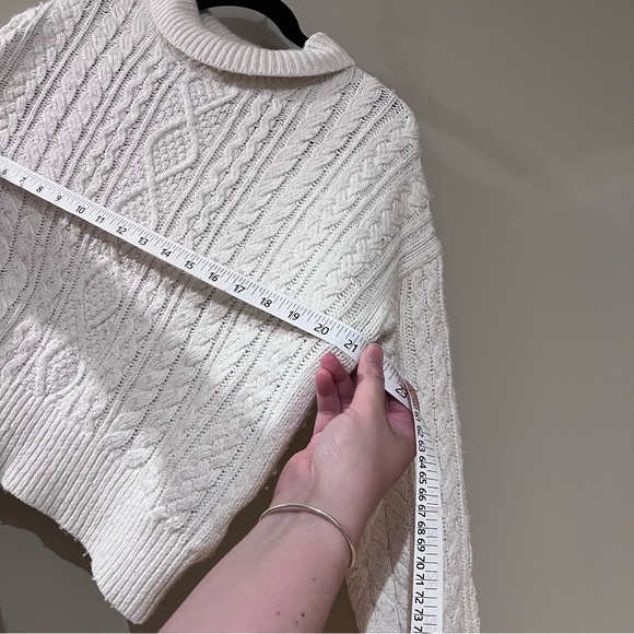 Banana Republic Cable Knit White Sweater - Picture 5 of 5